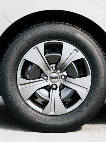Dacia Sandero Essential - 15" ELMA steel wheels