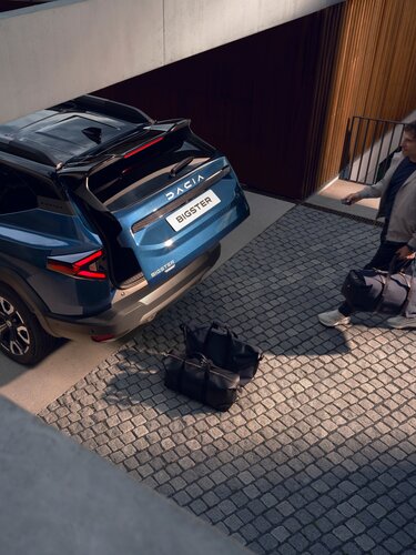 Electric tailgate - Dacia Bigster