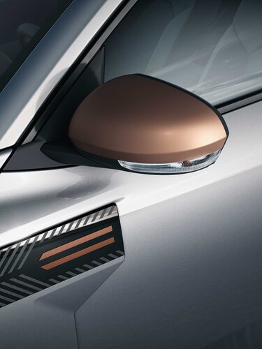 Exterior and interior trim elements in Copper Brown - Dacia Bigster Extreme
